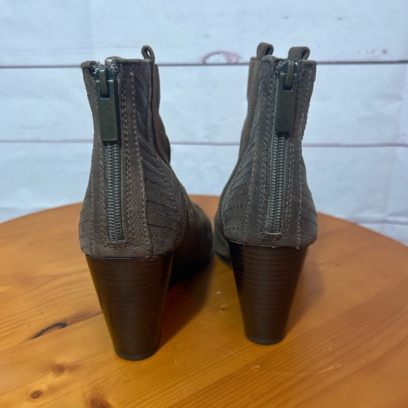 Dolce Vita Sz 8.5 Ankle Boots Wedge Bootie Tan Taupe Brown Suede High Heel boho - Picture 3 of 8
